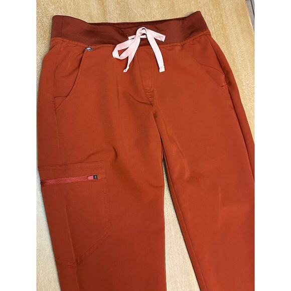 Figs Zamora Jogger Scrub Pants AUBURN XS Petite - Picture 2 of 5